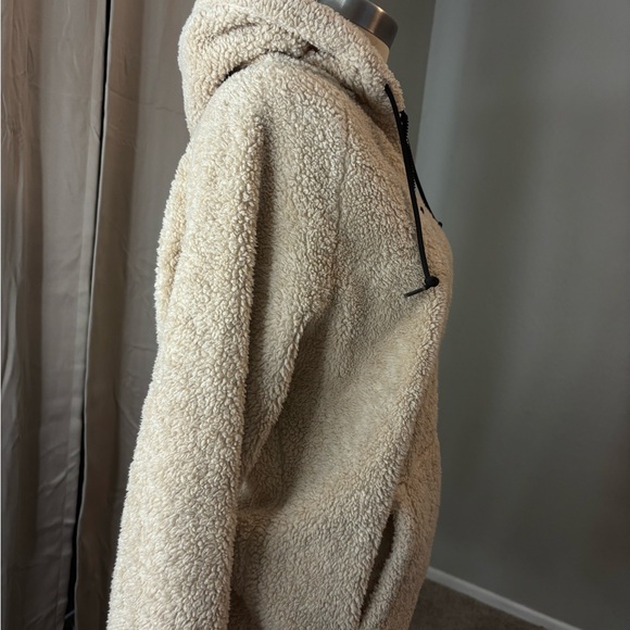 PINK Victoria's Secret Beige Sherpa Jacket - Picture 3 of 5
